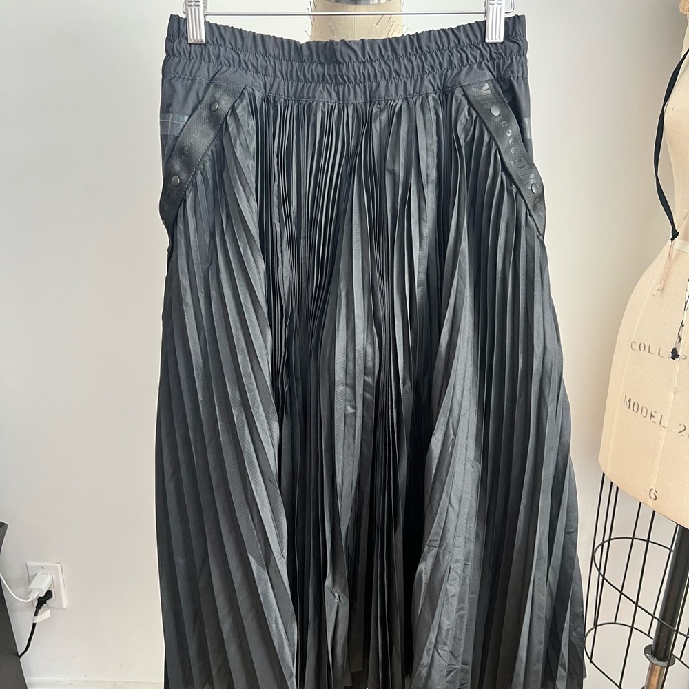 Sacai Nike Chic Black Pleated Midi Skirt size small NWOT